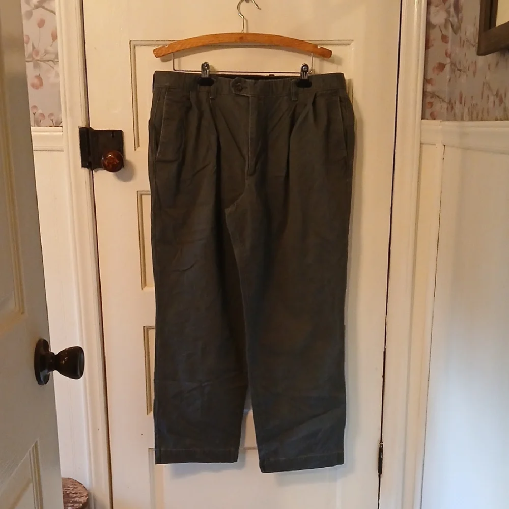 Dockers Men's Dark Olive Chinos